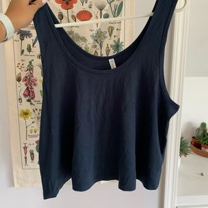 dark blue fabletics crop tank!